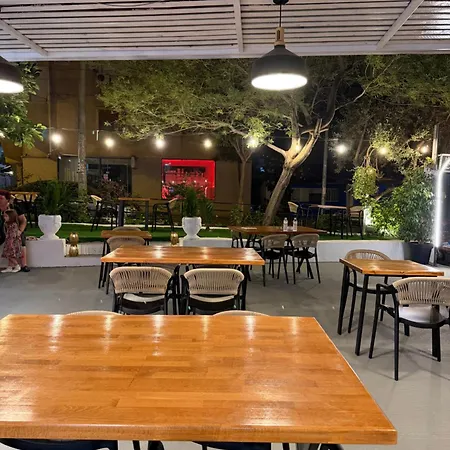 فندق The Eden ساراندا